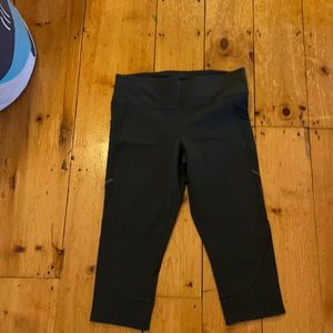 Lululemon Capri yoga pants with mesh